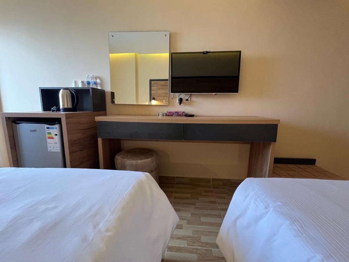 The Palm Hotel Akaba Kültér fotó