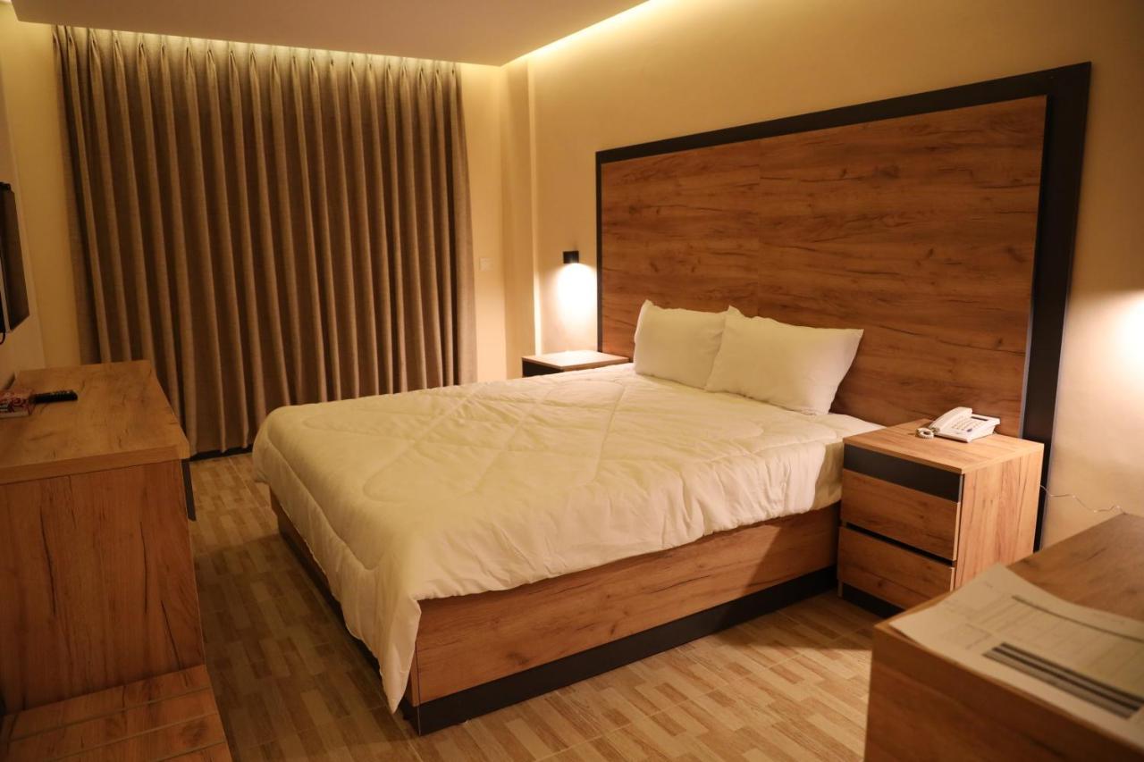 The Palm Hotel Akaba Kültér fotó