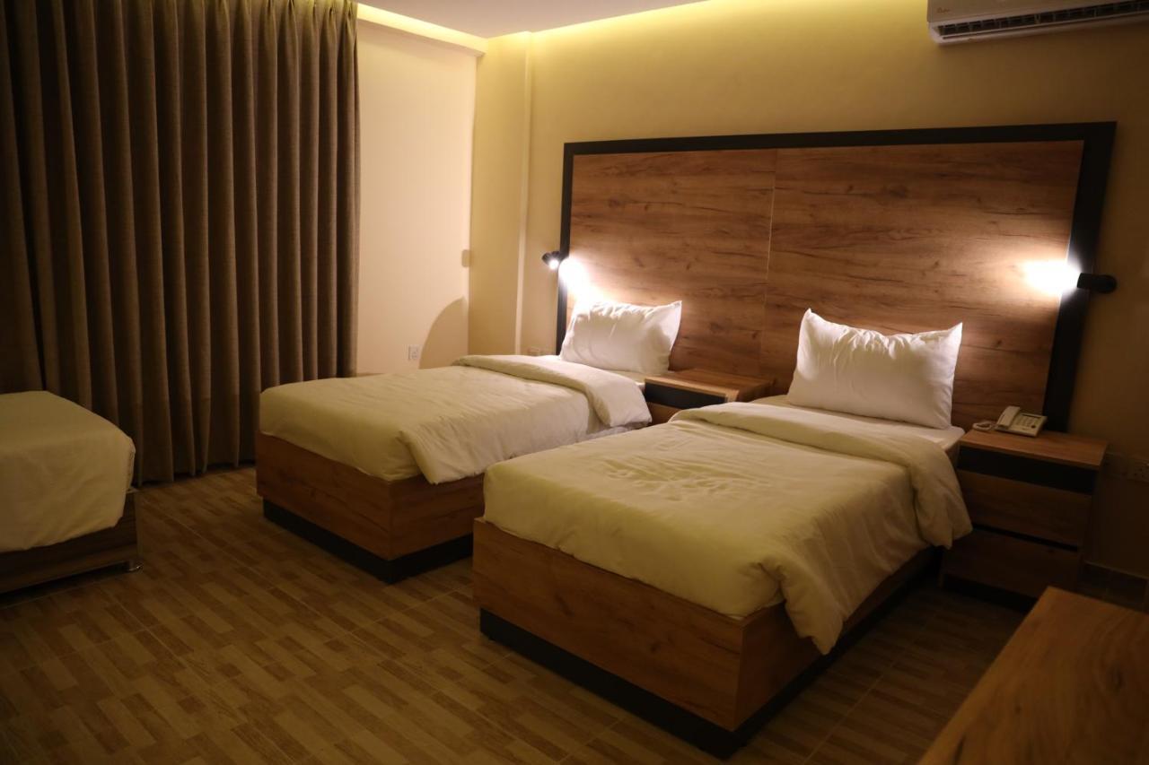 The Palm Hotel Akaba Kültér fotó